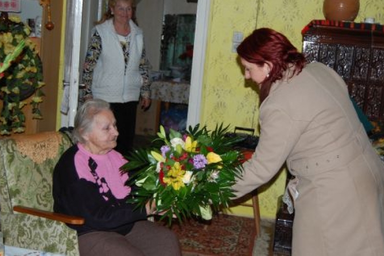 90. születésnapján köszöntötték az önkormányzat dolgozói Pintér Mihálynét