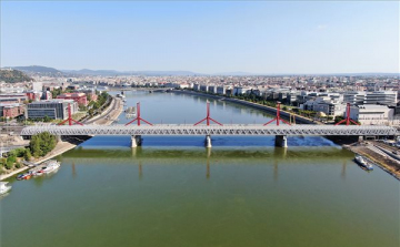 Felavatták a megújult déli összekötő vasúti Duna-hidat