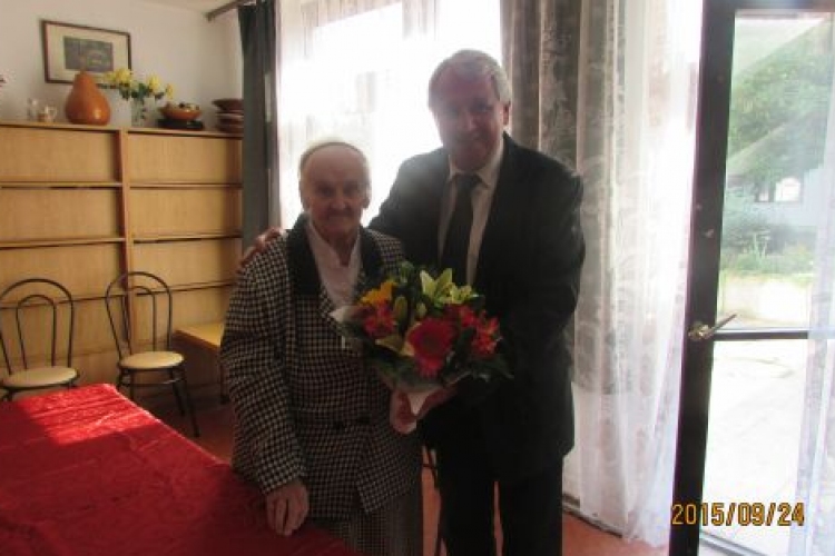 90. születésnapján köszöntötte Tóth Sándornét dr. Kószó Péter alpolgármester